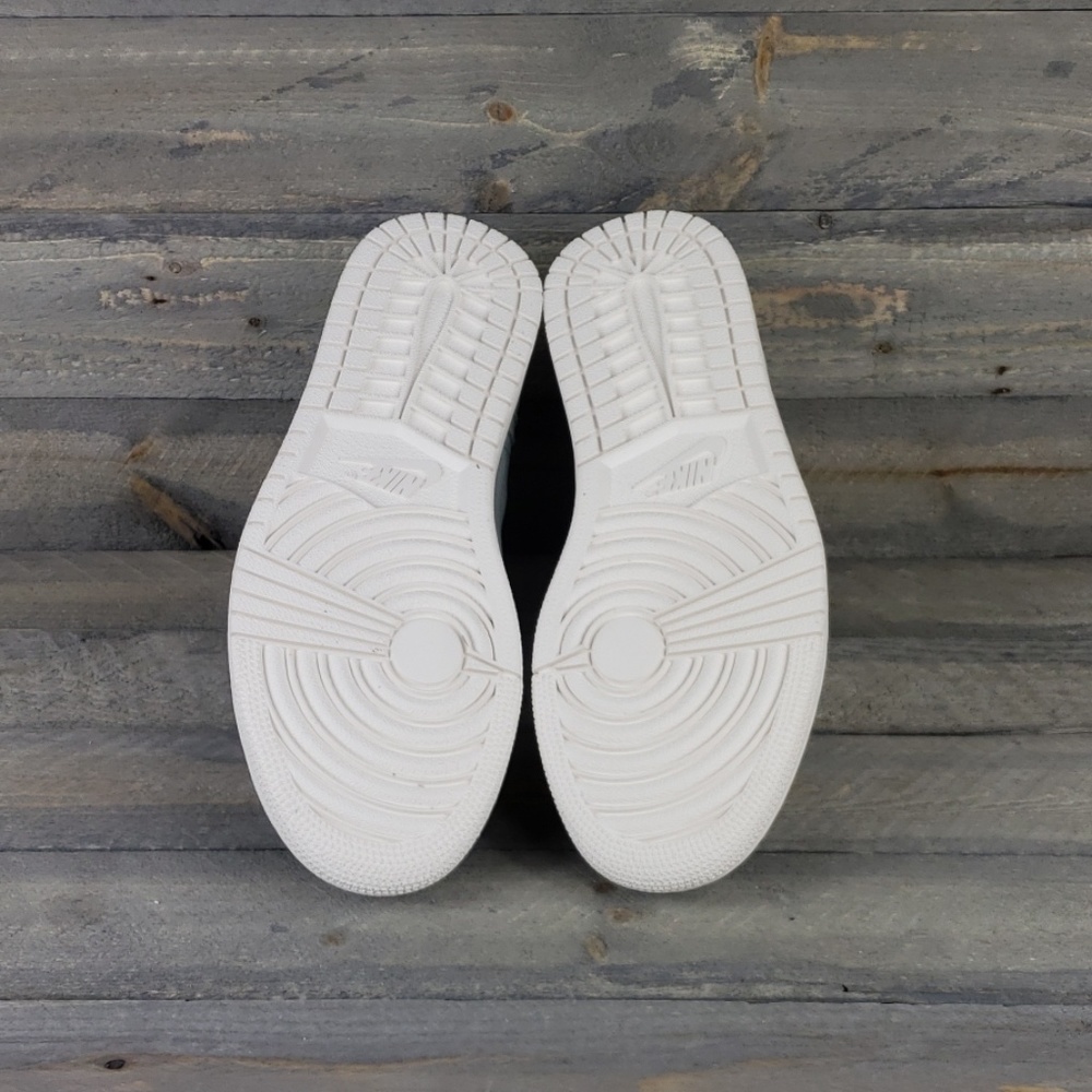 New Women's Nike Air Jordan 1 High Zip Sneakers - Picture 5 of 8